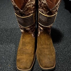 11.5EE Ariat western boots
